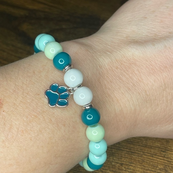 🐾 Turquoise and White Beaded Bracelet with Paw Charm - Picture 4 of 4